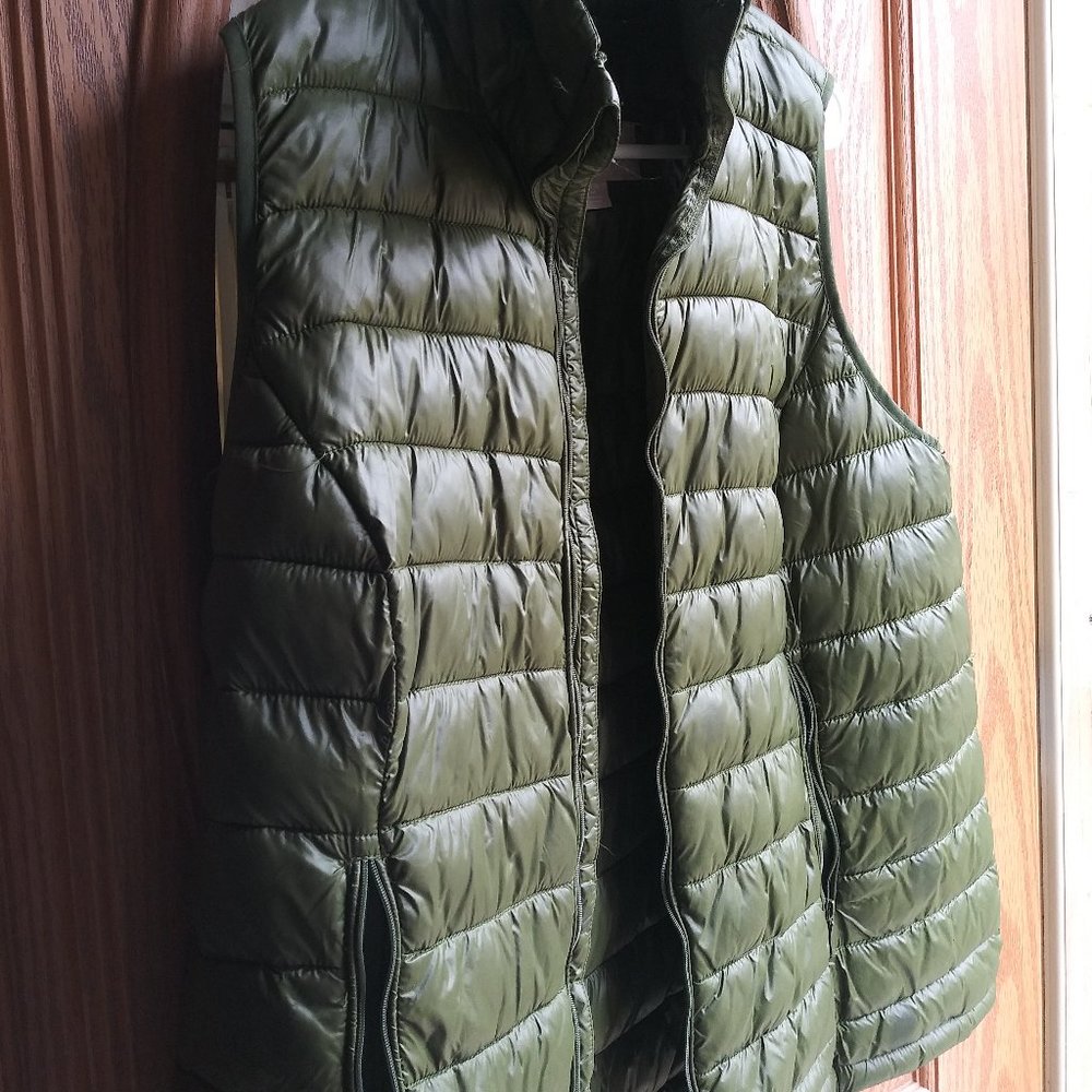 Vest 💚 - Picture 2 of 5
